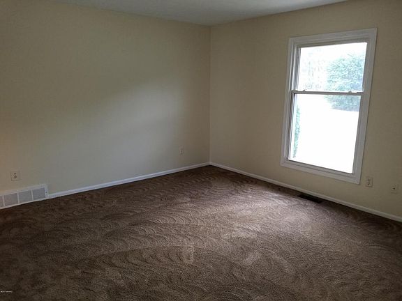 4th image of 4968 Stauffer Ave SE