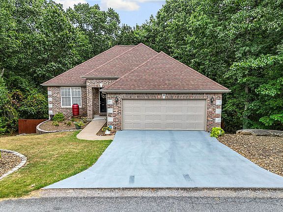 3rd image of 25 Merritt Cir