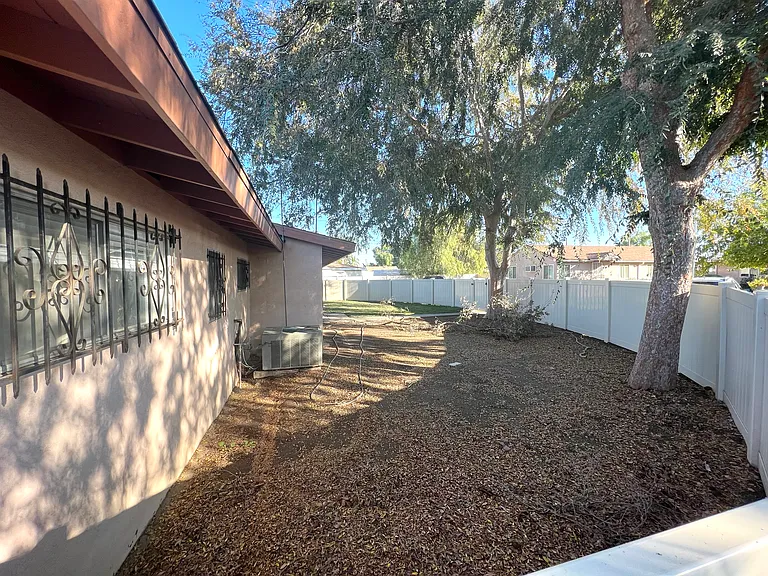 21849 Cottonwood Ave — Photo 32