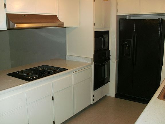 3rd image of 6601 Greenhaven Dr