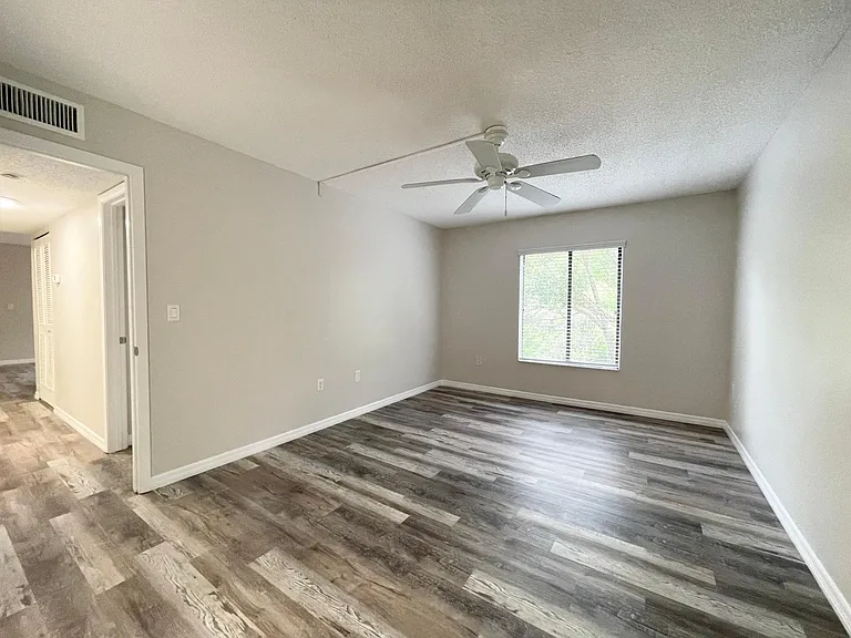1182 Pine Ridge Cir W — Photo 7