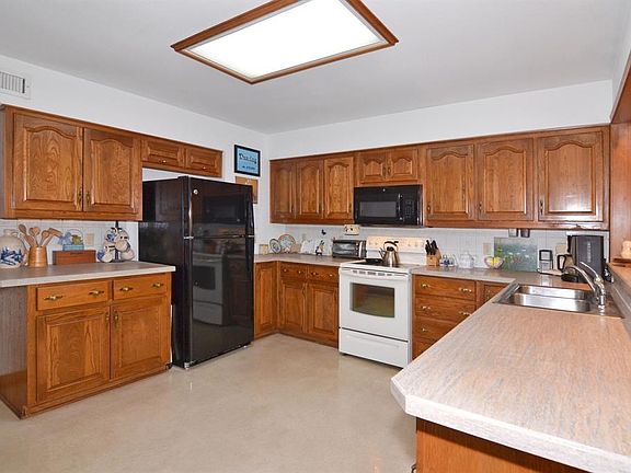 2nd image of 1441 Waterton Dr