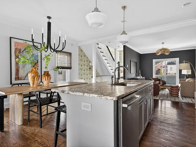 611 N Pine St #B — Photo 9