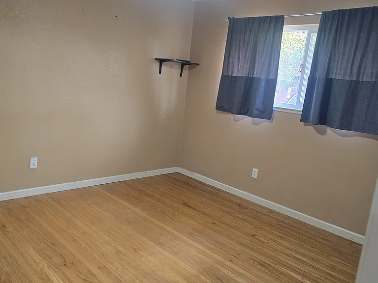588 Moraga Dr — Photo 9