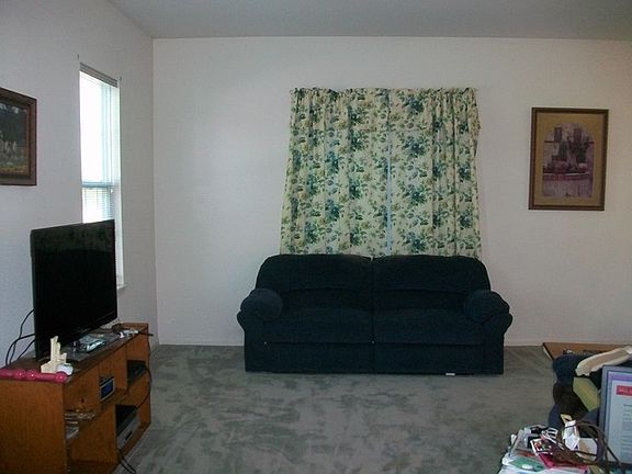 2nd image of 39690 N Cambridge Blvd