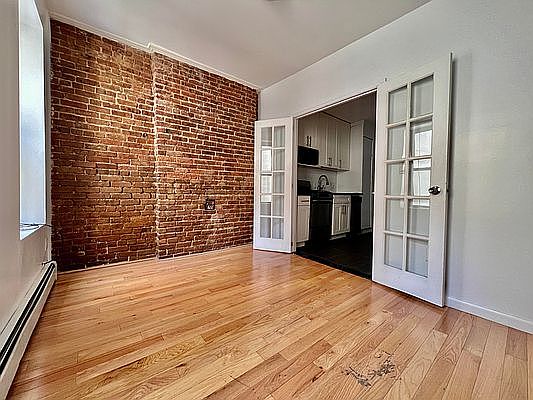 3rd image of 109 Madison St APT 3