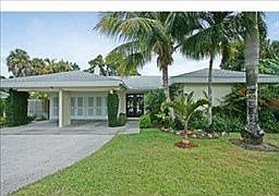 1st image of 590 Palm Cir W