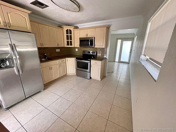 2nd image of 432 E 29th St #432