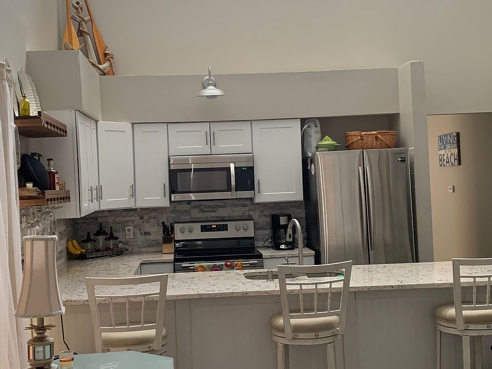 Bright Open kitchen 