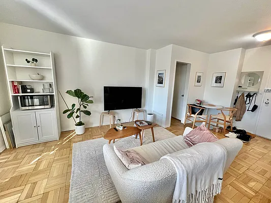 Rented by Oxford Property Group | media 13