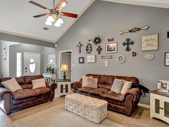 5th image of 783 Royal Dr N