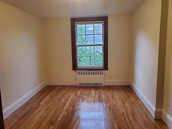 4th image of 305 Henry St APT 3F