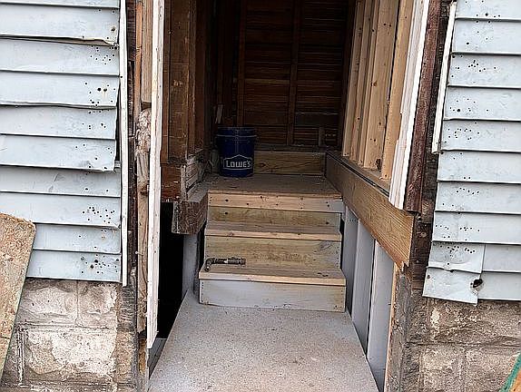 3rd image of 167 Louise St