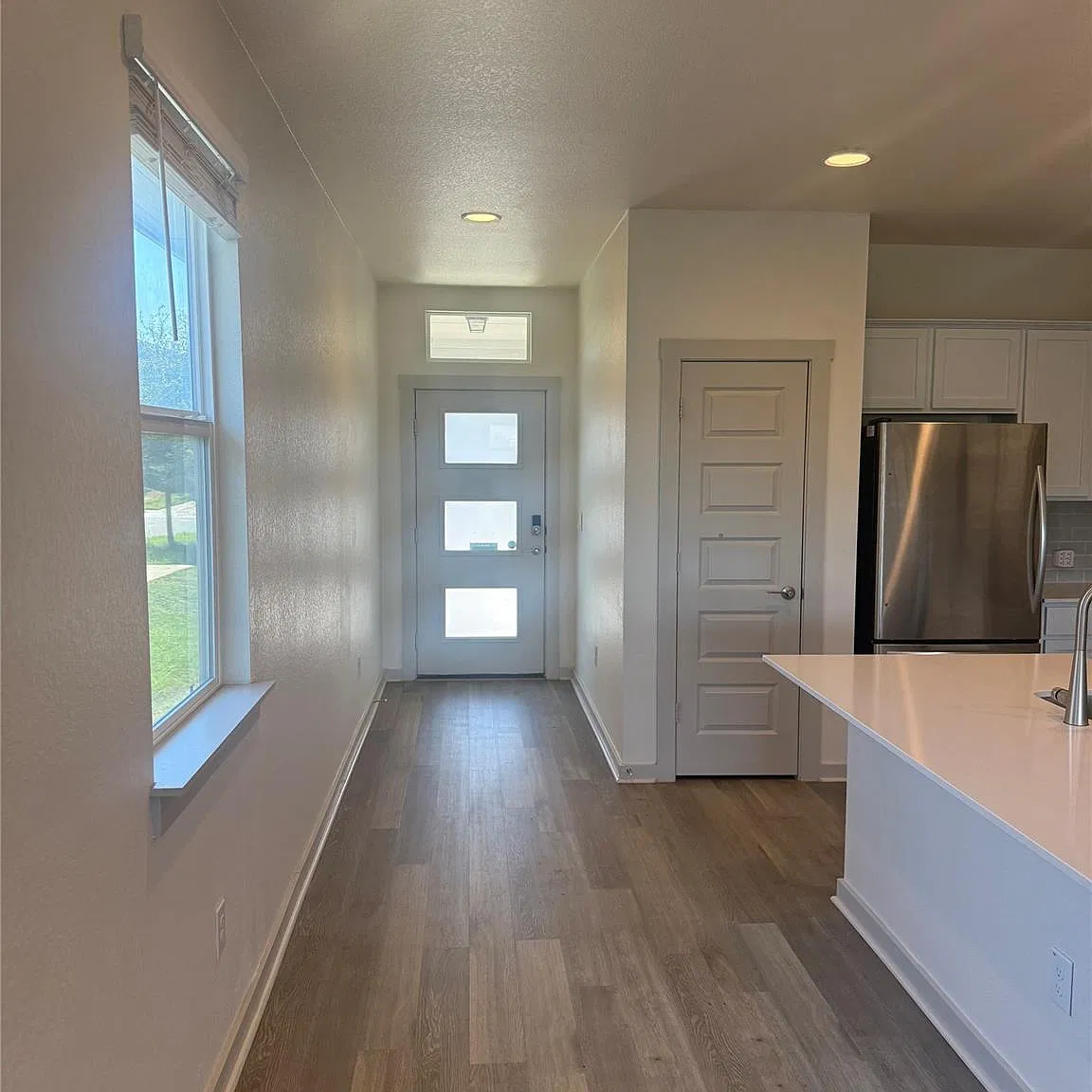 3 bed, 2.0 bath, 1563 sqft, $2,199 — Photo 3