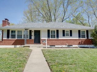 401 NW Lakeview Rd, Blue Springs, MO 64014