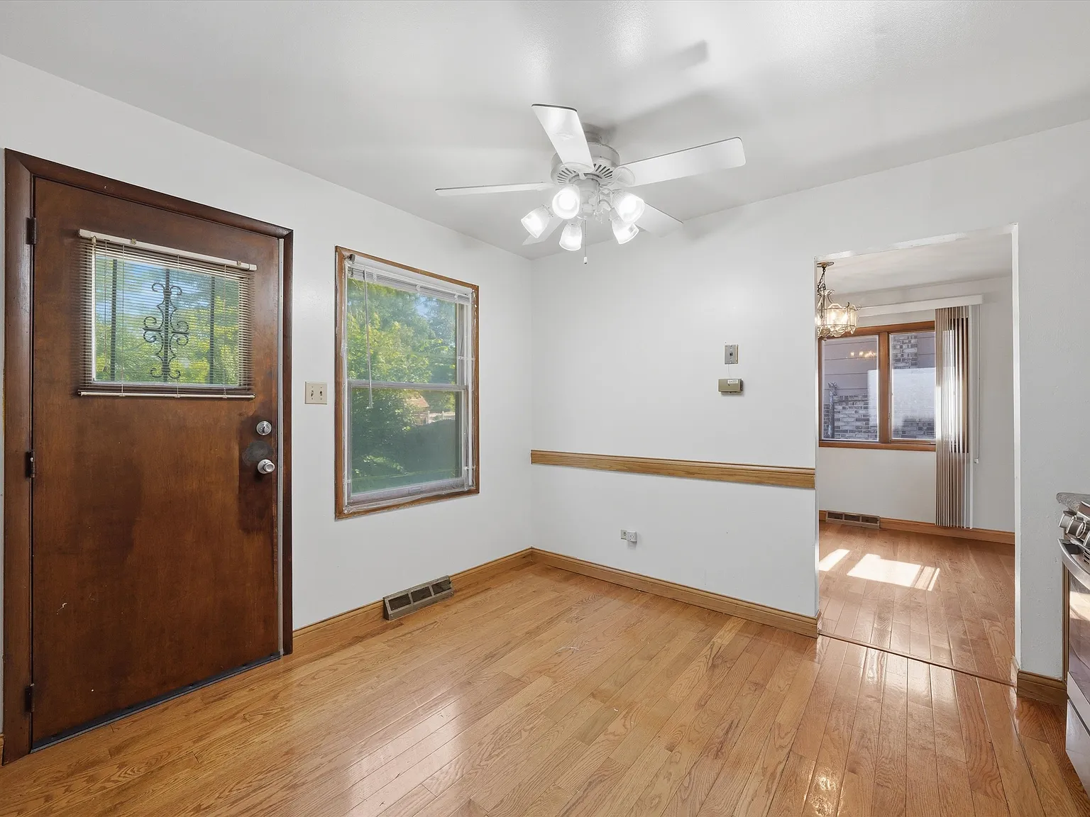 3 bed, 1419 sqft, $2,300 — Photo 2