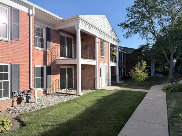 (undisclosed Address), Barrington, IL 60010