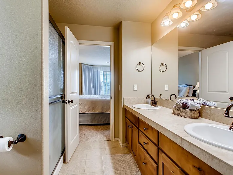 4805 NE 50th Ct — Photo 8