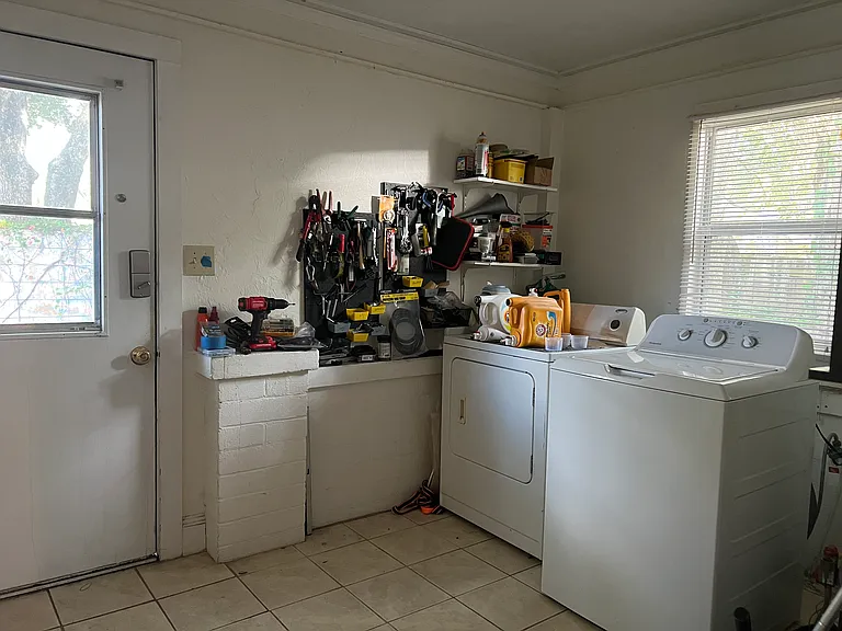 735 NW 7th St — Photo 15