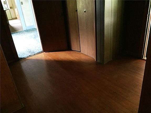 2nd image of 1315 Garage Aly