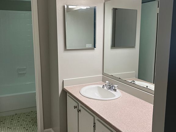 4th image of 3100 S Manchester St APT 1135