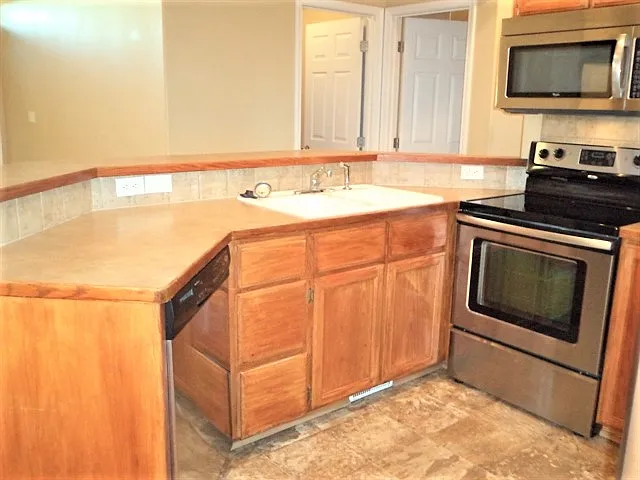 8456 W Harmonica Way — Photo 2