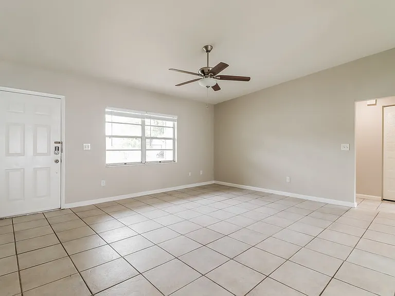 912 Axlewood Cir — Photo 3