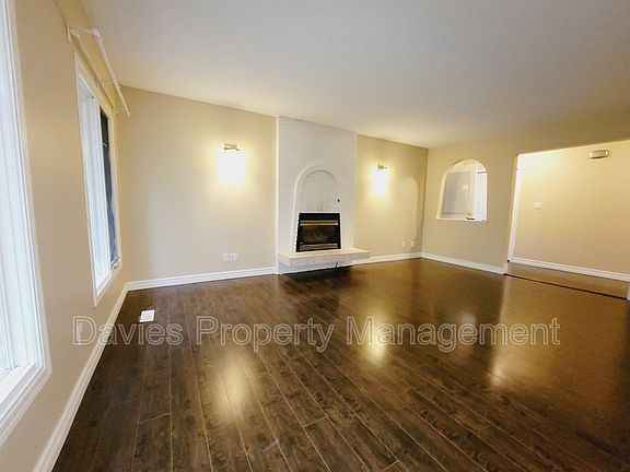 5th image of 77 Bellevue Cres