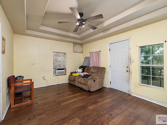 2nd image of 800 W Spruce Ave