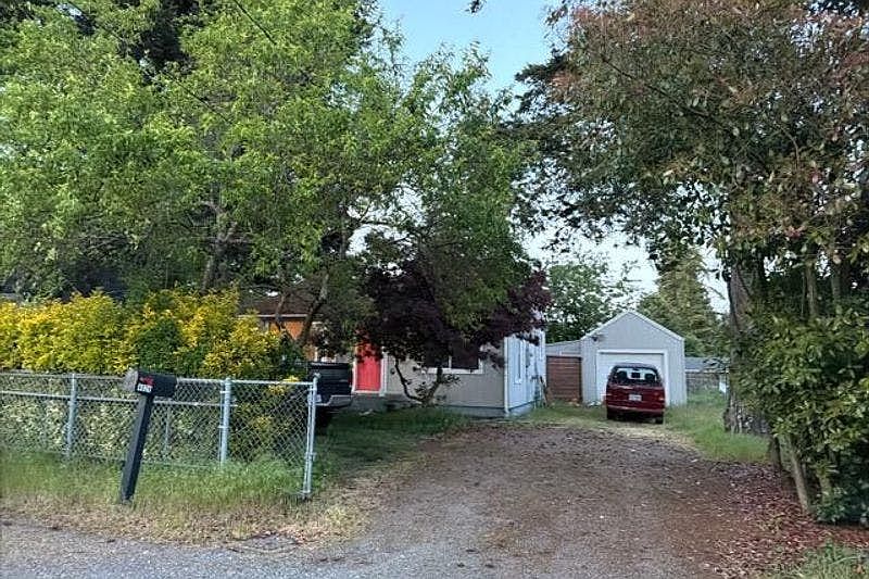 1st image of 4024 SE 104th Ave