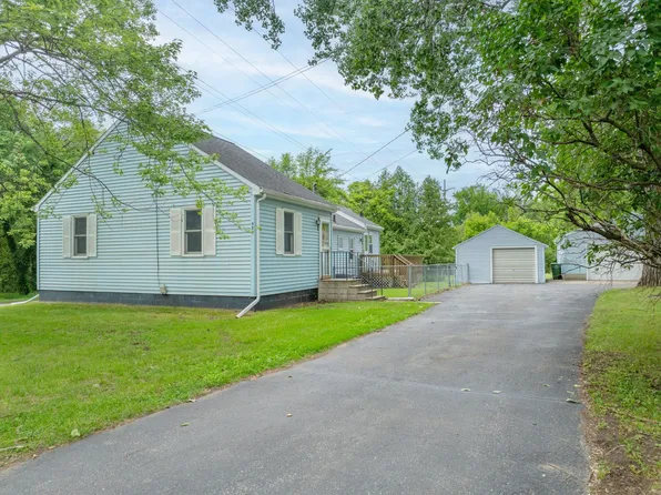 950 Midland St, Waterloo, IA 50703