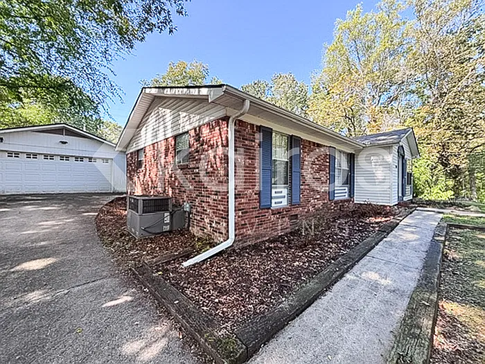 3 bed, 2.0 bath, 1904 sqft, $1,899 — Photo 3