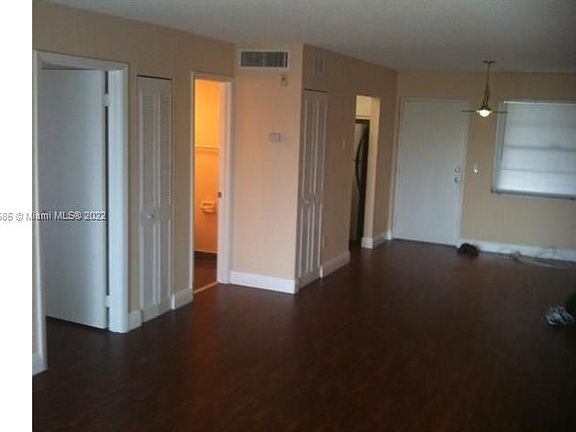 5th image of 1610 Lenox Ave APT 505