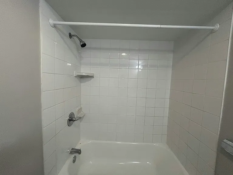 15713 Vaughan St — Photo 23