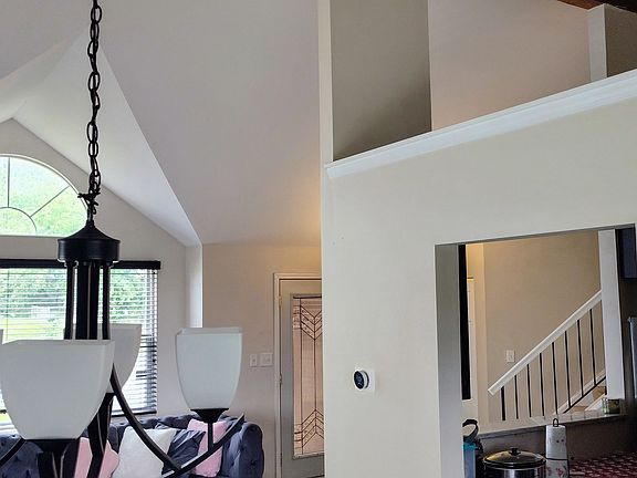 5th image of 1028 Blackhawk Dr