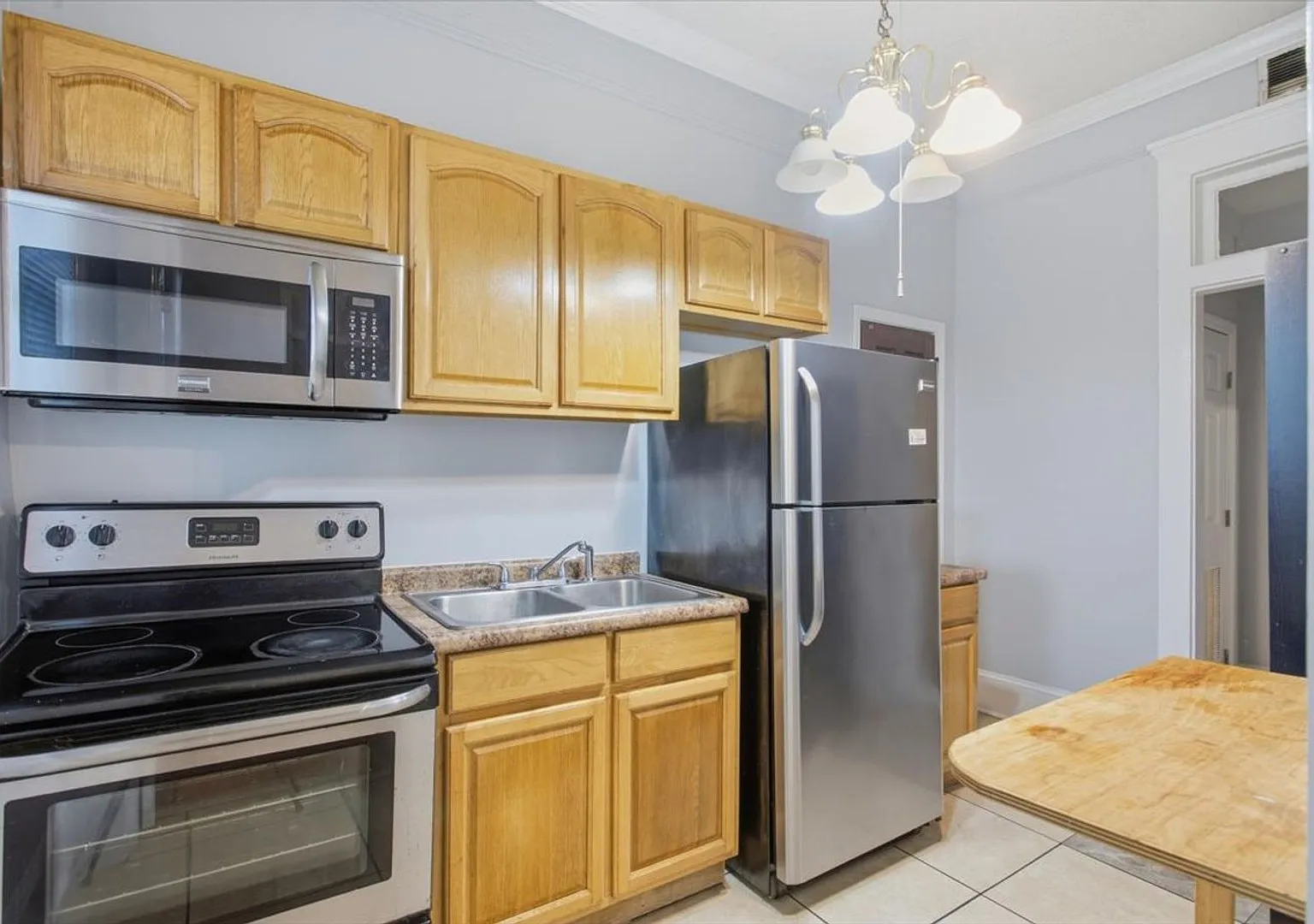 3-Bedroom Apartment in Prime Savannah Location Pet Friendly! — Photo 4