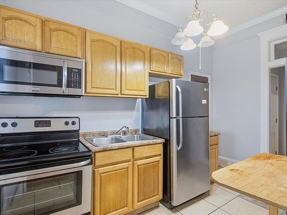 4th image of 1914 Barnard St APT A