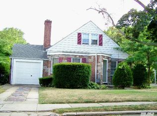 131 Sydney Ave, Malverne, NY 11565