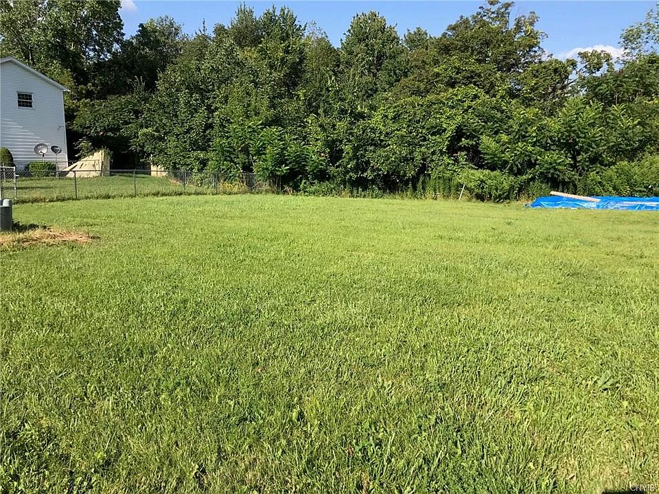 1st image of 27 Kent Dr
