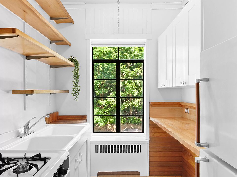 1st image of 115 Payson Ave APT 2E