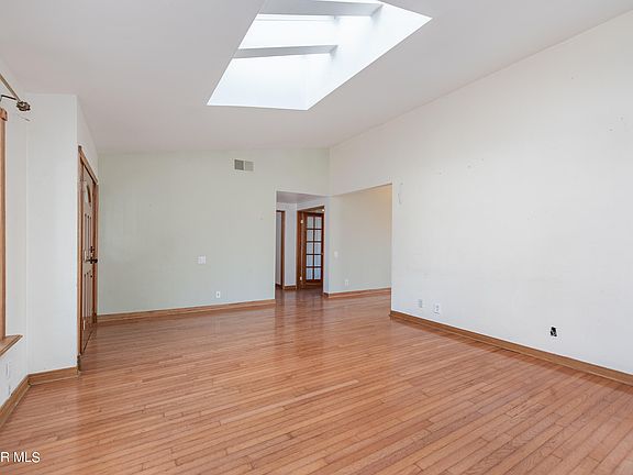 5th image of 486 Fargo St