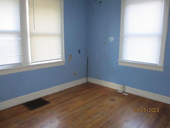 2nd image of 8326 Buchanan Ave