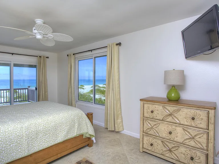 2833 Gulf Of Mexico Dr — Photo 13