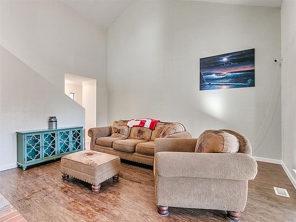 2nd image of 2504 Fairfield Dr