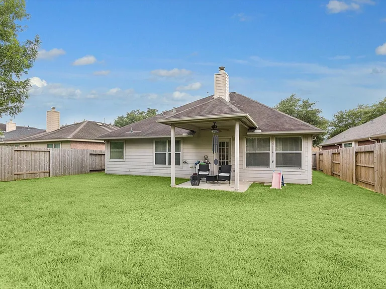 19910 Sternwood Manor Dr — Photo 2