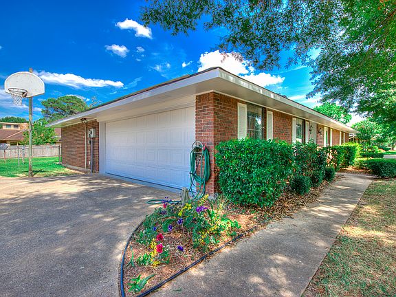 4th image of 207 Country Club Dr