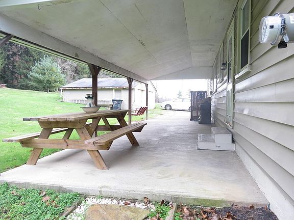 photo 3 covered patio