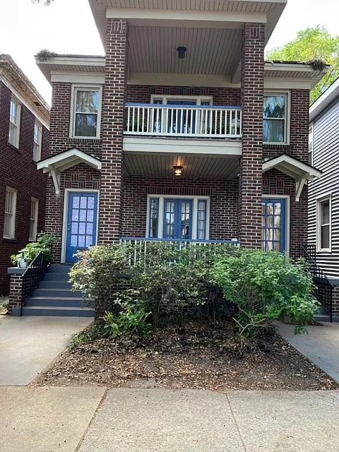 21 E 34th St
