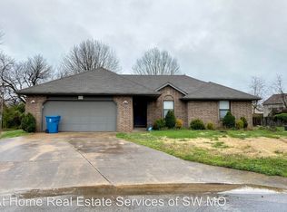 613 E Barbara Ct, Nixa, MO 65714