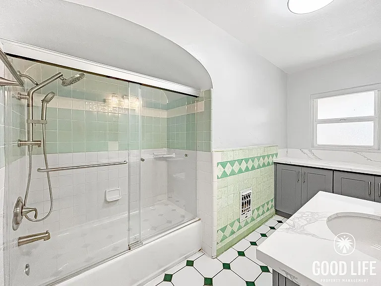 zIsla Vista Dr — Photo 20
